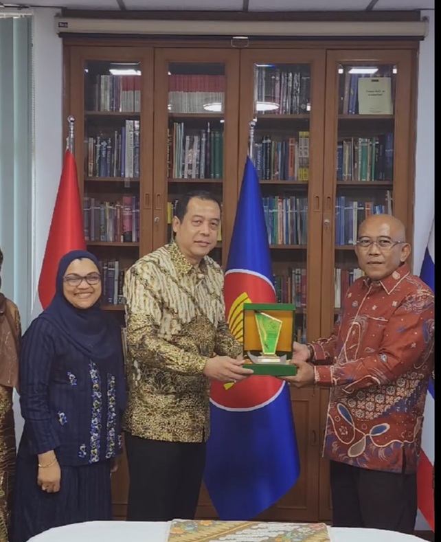 REKTOR UNAYA 2